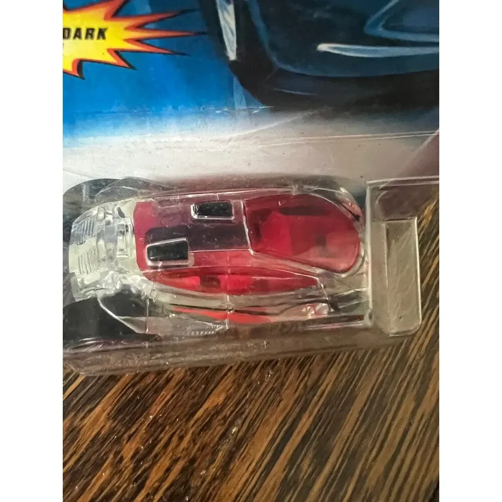 Hot Wheels 2007 X-Raycer 04 Vendetta Glow In Dark Diecast Car Translucent New